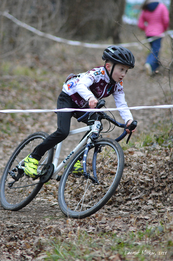 Cyclo-cross de Pacy/Eure 2023, le fiston en pleine course